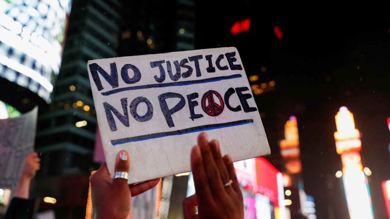 2020-09-03T235913Z_1393314244_RC2BRI9U3XIZ_RTRMADP_3_GLOBAL-RACE-USA-NEW-YORK_yubrgq