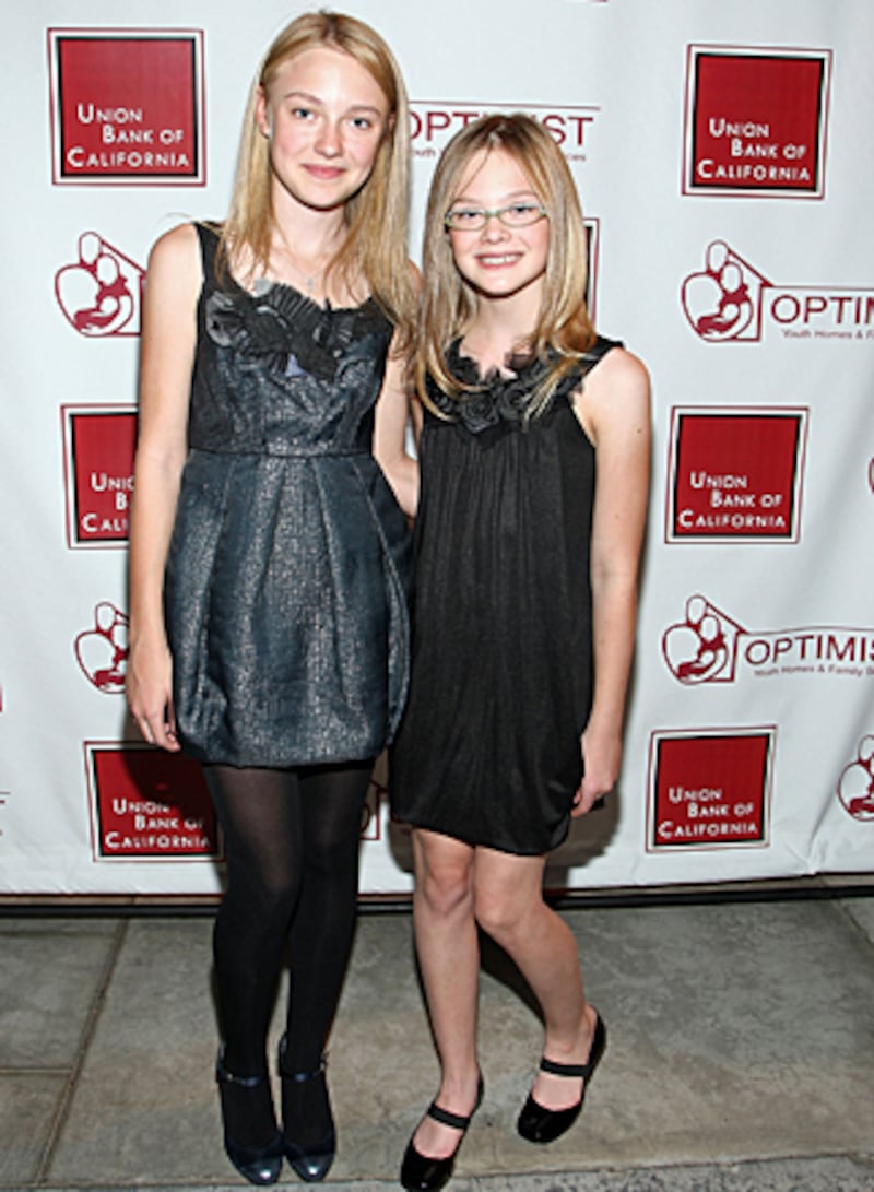 galleries/2010/12/13/elle-fanning/elle-fanning-10_kqmyad