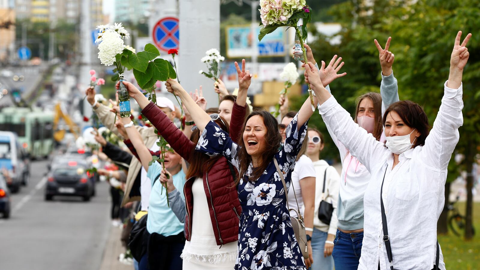 2020-08-13T123812Z_1129802680_RC20DI9XOEMR_RTRMADP_3_BELARUS-ELECTION_y83l8j
