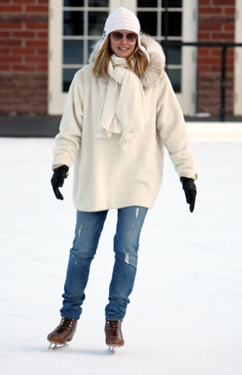 galleries/2011/11/26/celebrities-ice-skating-pippa-middleton-suri-cruise-photos/stars-on-skates-heidi-klum_zfdmno