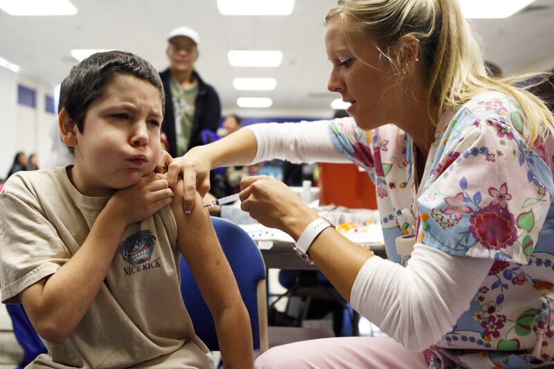 articles/2014/02/04/pediatrician-don-t-make-me-the-bad-guy-by-teasing-your-kid-about-shots/140203-needles-saunders-tease_lqeorv