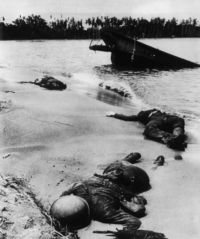 galleries/2012/04/19/controversial-photos-u-s-soldiers-with-taliban-bodies-whitney-houstons-death-and-more/controversial-photos-ww-ii-george-strock_mdmczw