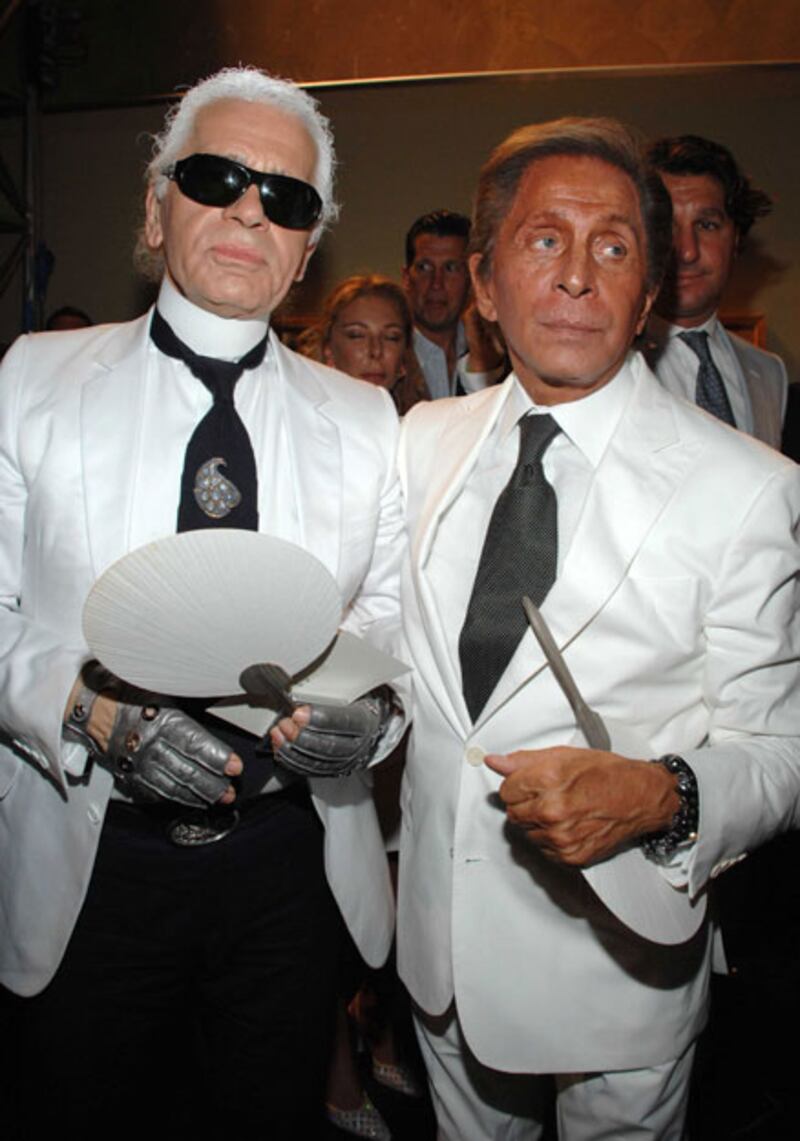 galleries/2009/12/07/valentino-through-the-ages/tymauer--valentino--karl-lagerfeld_zvfnfa