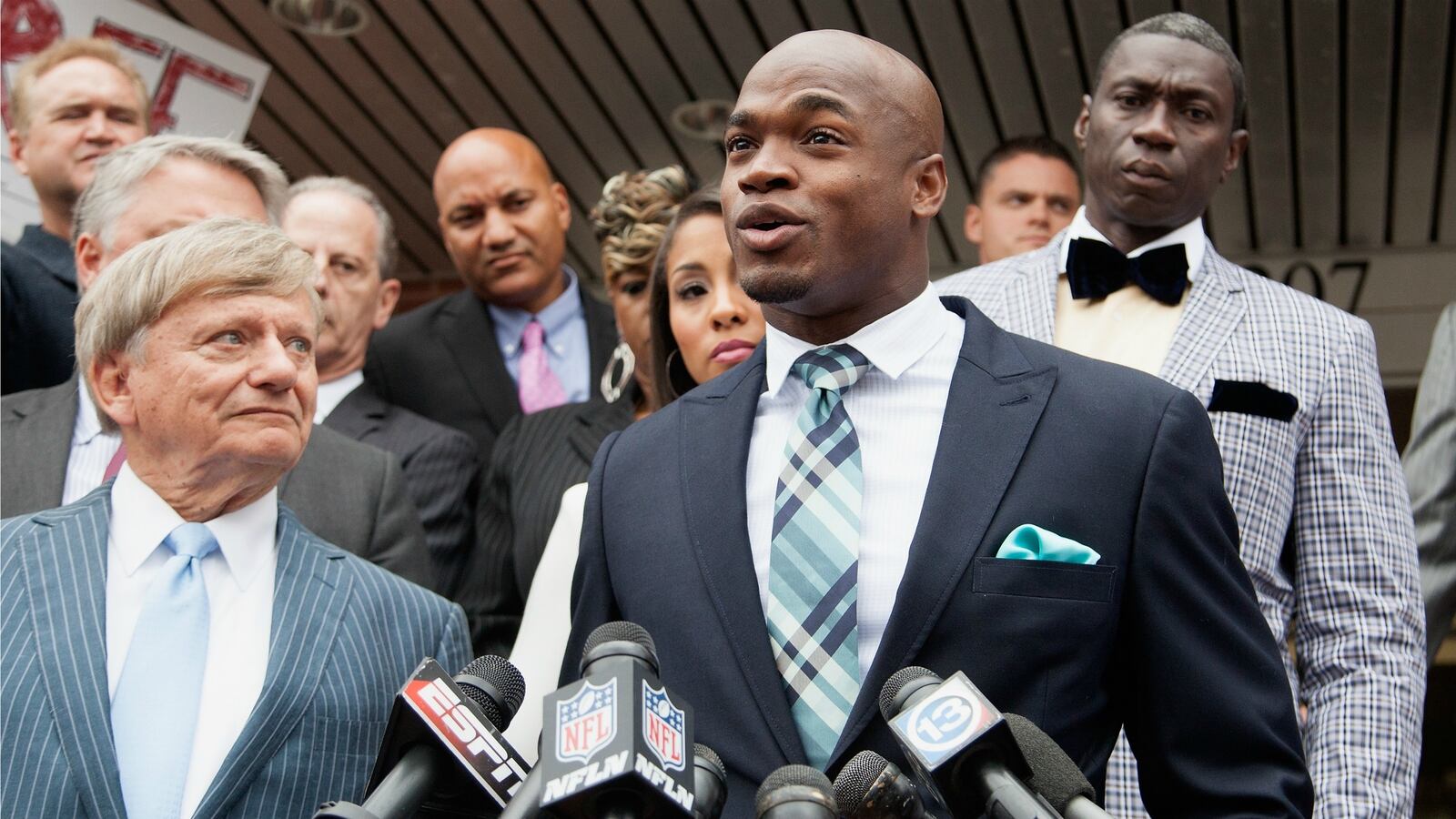 cheats/2014/11/20/union-appeals-adrian-peterson-suspension/141120-adrian-peterson-cheat_jitcdw