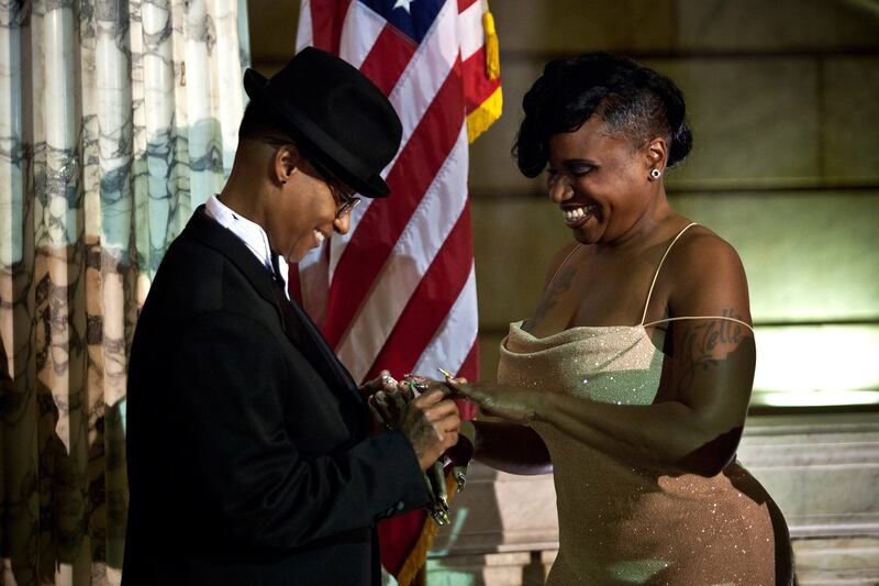 galleries/2013/10/21/i-do-new-jersey-gay-couples-get-married-photos/nj-gay-weddings-6_htehrb