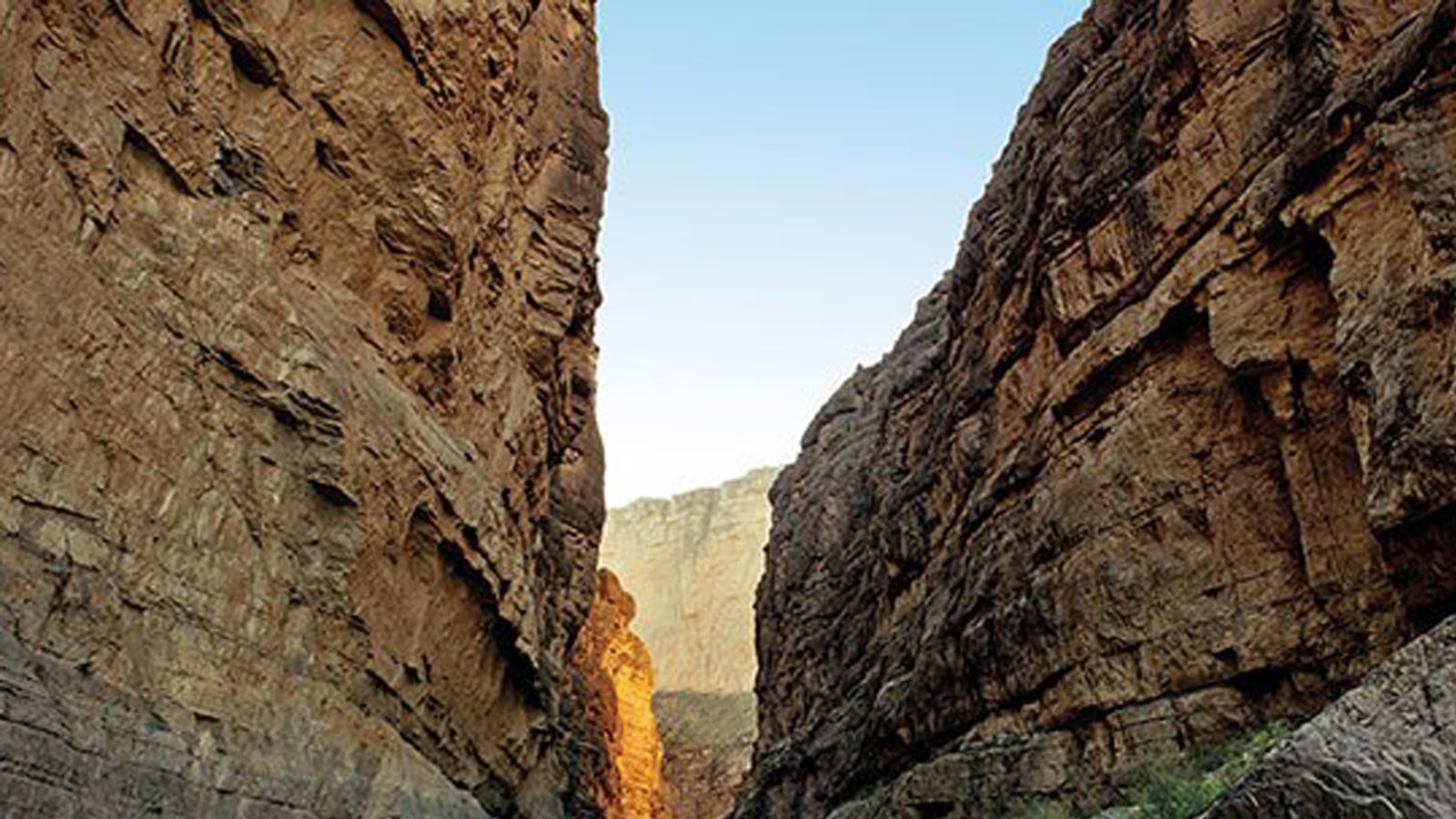 articles/2014/03/18/big-sky-west-texas-a-road-trip-through-hidden-america/140317-big-sky-tease_eu6v8x