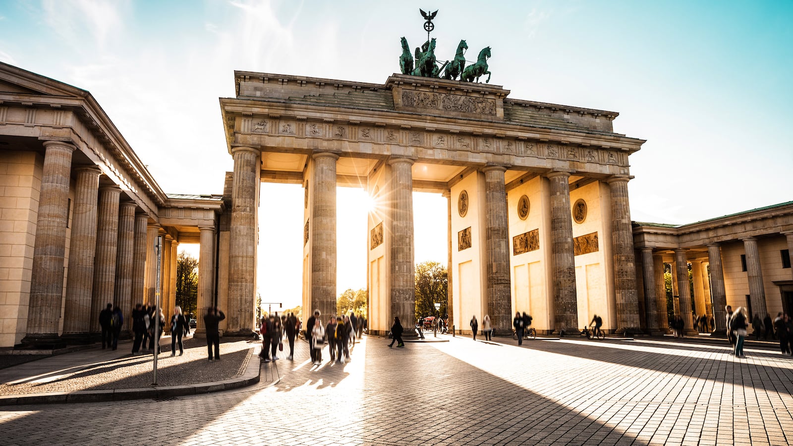 210625-spunner-berlin-tease_dxd6xt