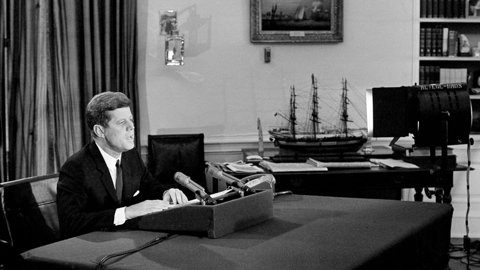 articles/2012/10/16/the-commander-in-chief-test-what-the-cuban-missile-crisis-tells-us-about-jfk/cuba-missle-crisis-tease_j3uwar