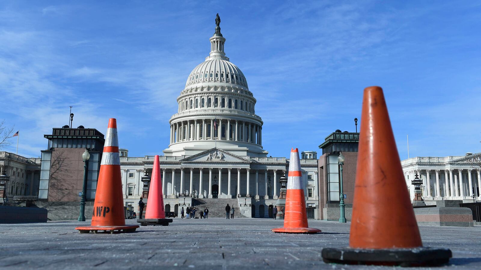 180119-govt-shutdown-tease_eruudg