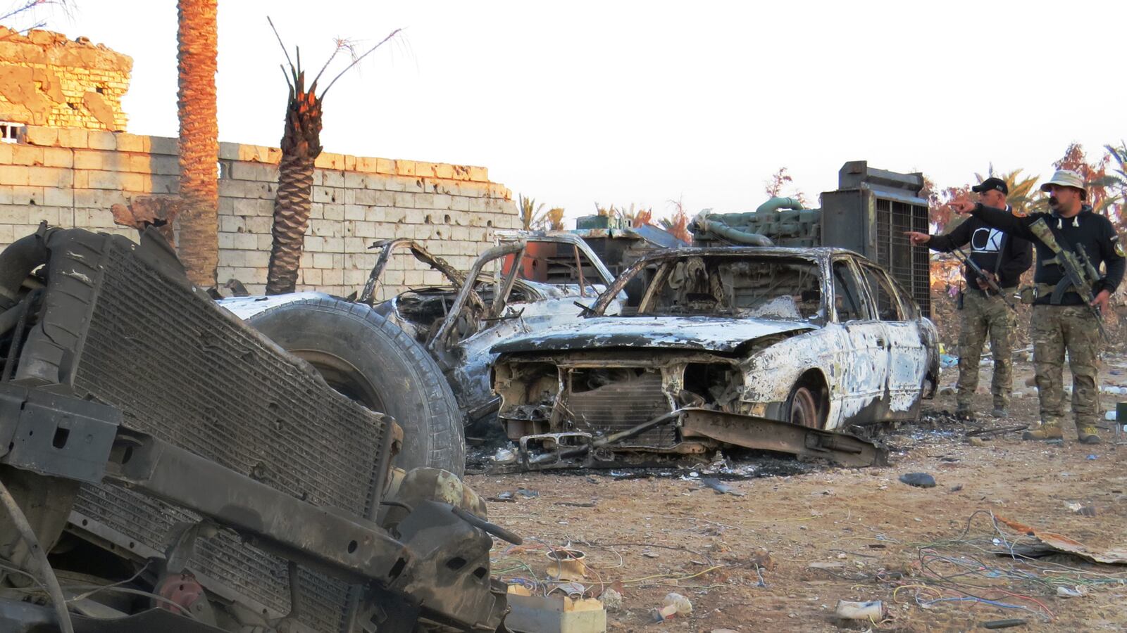 cheats/2015/12/22/iraqi-army-attacks-isis-city-of-ramadi/151222-isis-ramadi-cheat_momabl