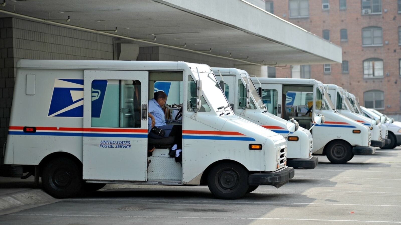 cheats/2013/04/10/usps-will-continue-saturday-mail/postal-service-cheat_gh8cy0