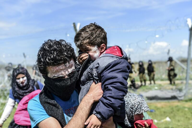 galleries/2016/04/11/migrants-clash-with-police-in-macedonia/160411-macedonia-migrants4_vcvzl9