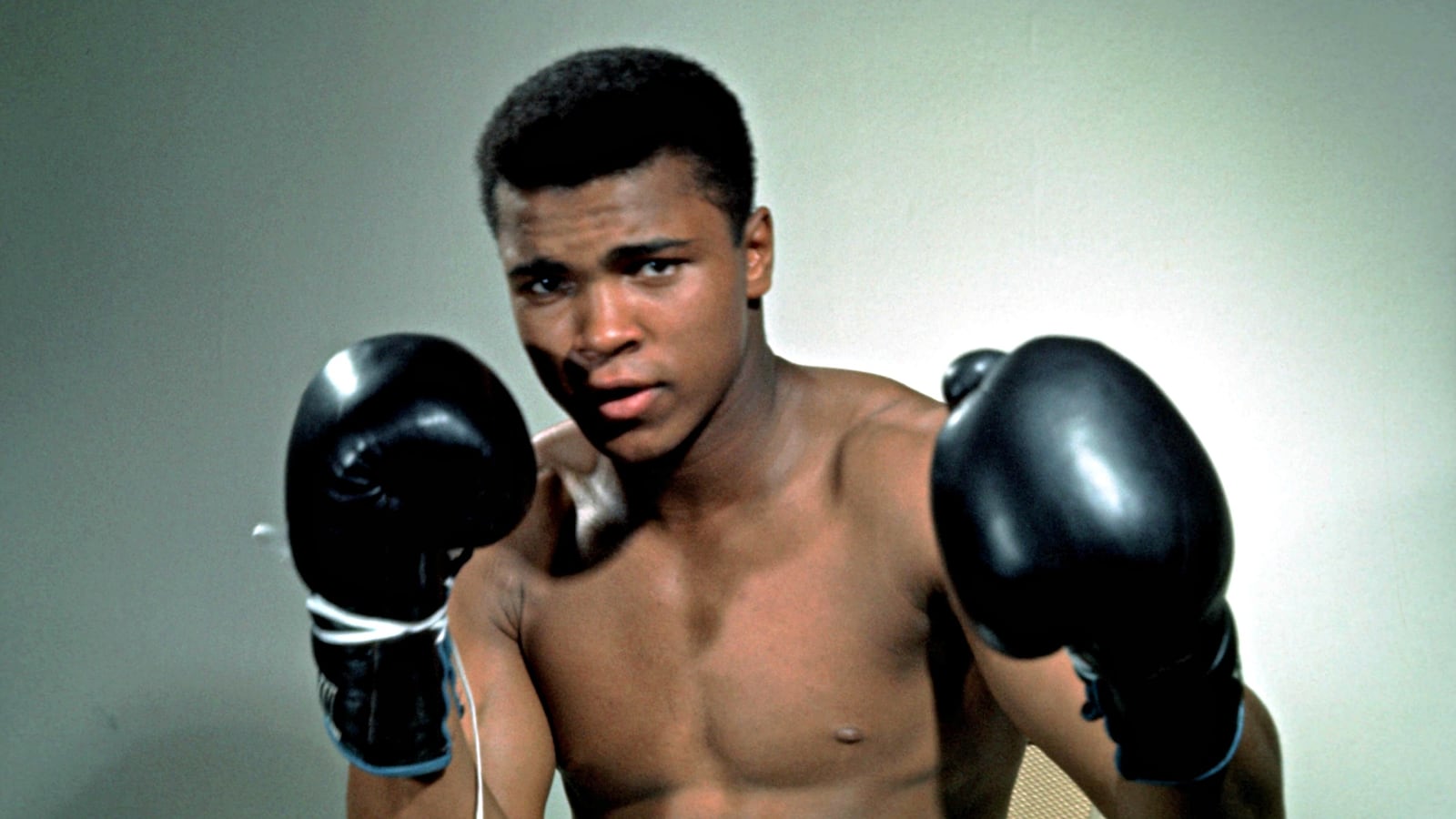 articles/2016/06/09/muhammad-ali-funeral-how-to-watch-the-live-stream-online/160604-muhammad-ali-mourn-cheat_dmzvoj