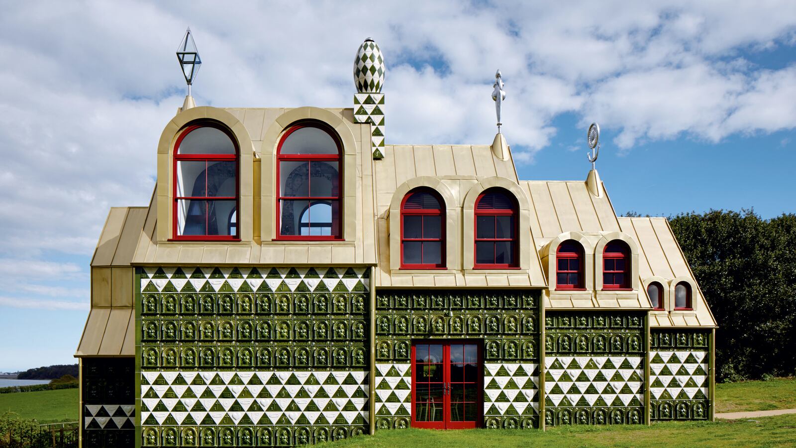 200314-post-modern-building-hero_plnfsr