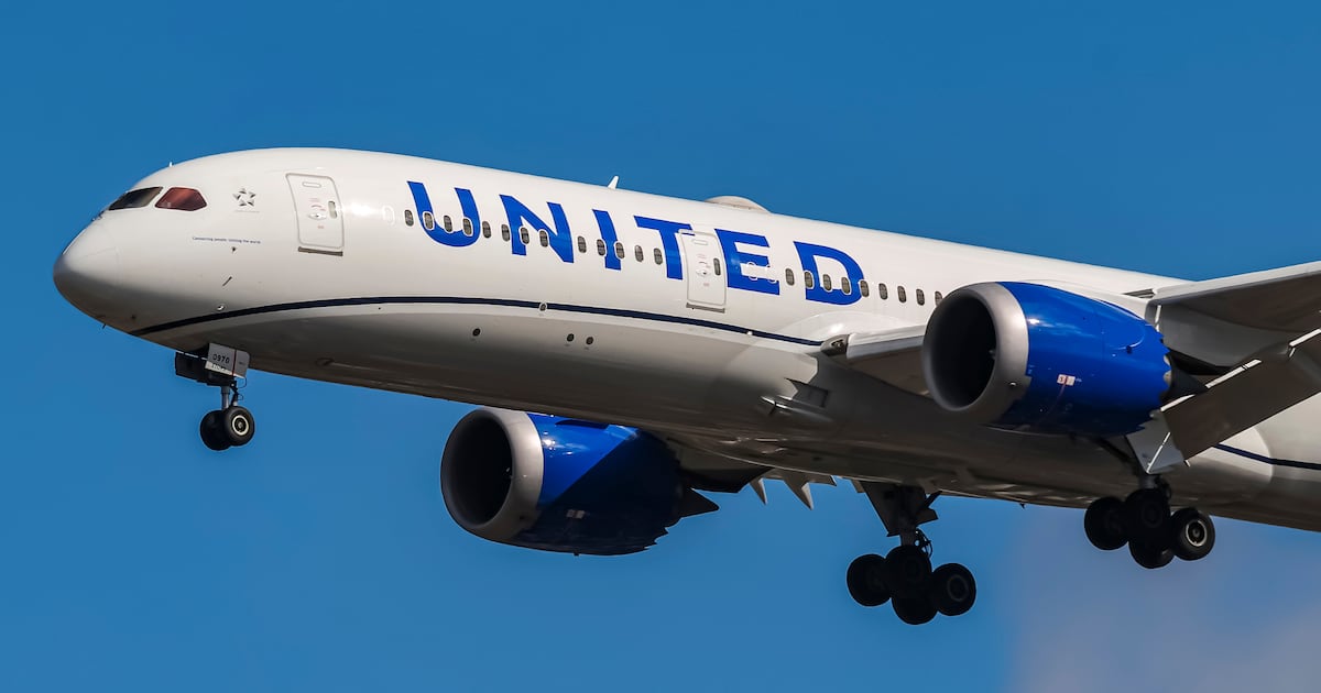 Photo: The Daily Beast United Airlines Boeing 787-9 Dreamliner aircraft spotted flying on final approach for landing at London Heathrow Airport in