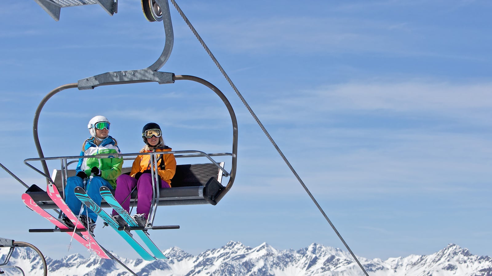 articles/2014/11/12/solar-powered-ski-lift/141117-shell-gross-ski-lift-tease_vumm1c
