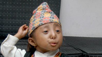 cheats/2009/10/16/worlds-smallest-man-seeks-bride/shortest-man_ydnahz