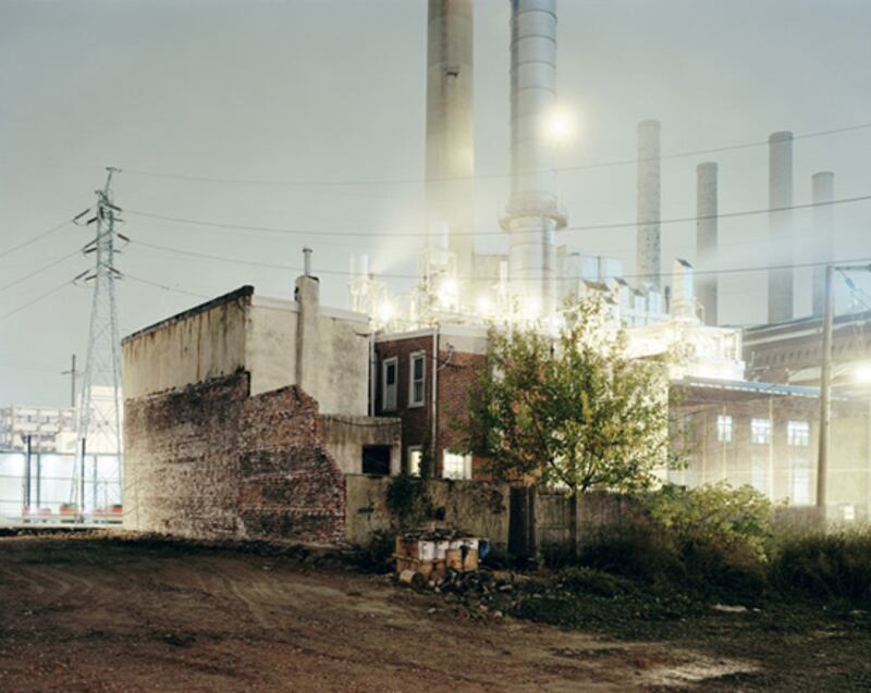 galleries/2009/10/15/mean-streets-haunting-photos-of-america-s-forgotten-cities/steacy---inner-city---15_eahzor