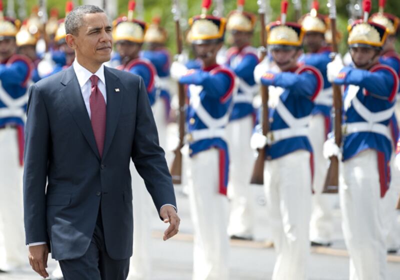 galleries/2011/03/19/obamas-visit-brazil/obama-brazil---soldier-welcome_tp4fmd