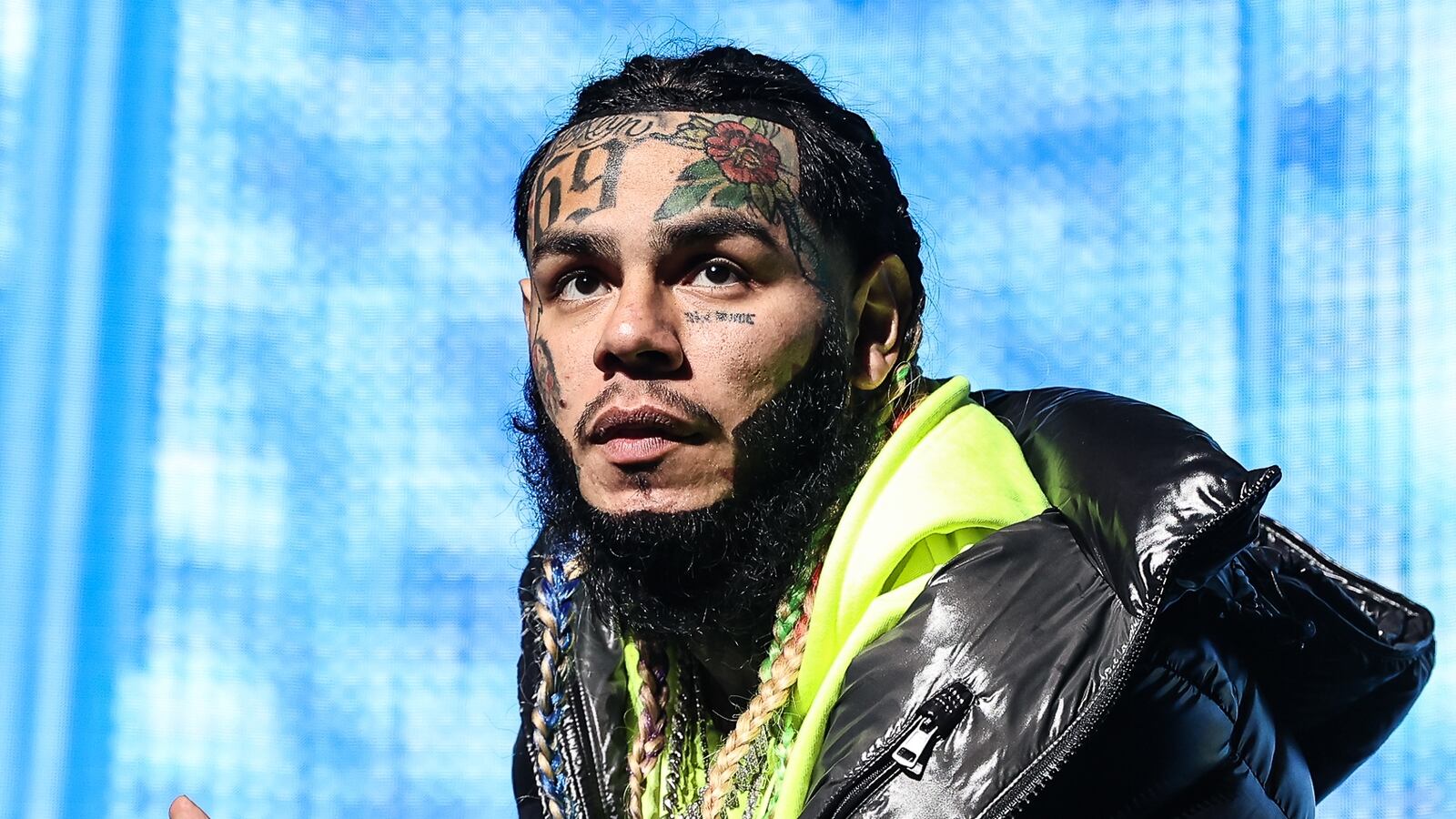 MIAMI, FLORIDA - DECEMBER 17: Rapper Tekashi 6ix9ine performs during the MiamiBash 2021 at FTX Arena on December 17, 2021 in Miami, Florida. (Photo by John Parra/Getty Images,)