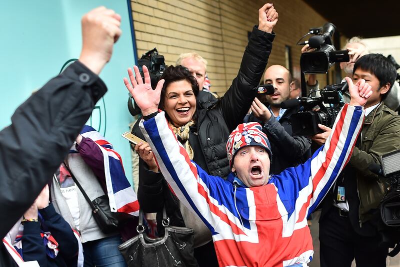 galleries/2015/05/02/royal-baby-excitement-blankets-london-photos/150502-royal-baby-girl-05_t6xnzs