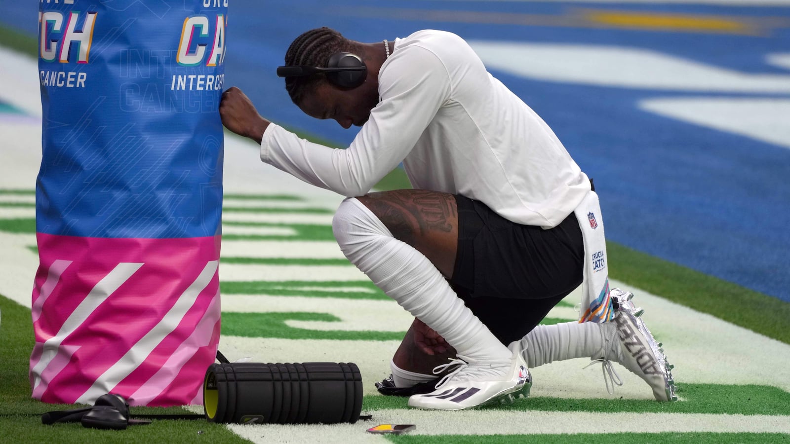 2021-11-02T194105Z_1698388970_RC2JMQ9NONHD_RTRMADP_3_FOOTBALL-NFL-RUGGS_vhsa9j