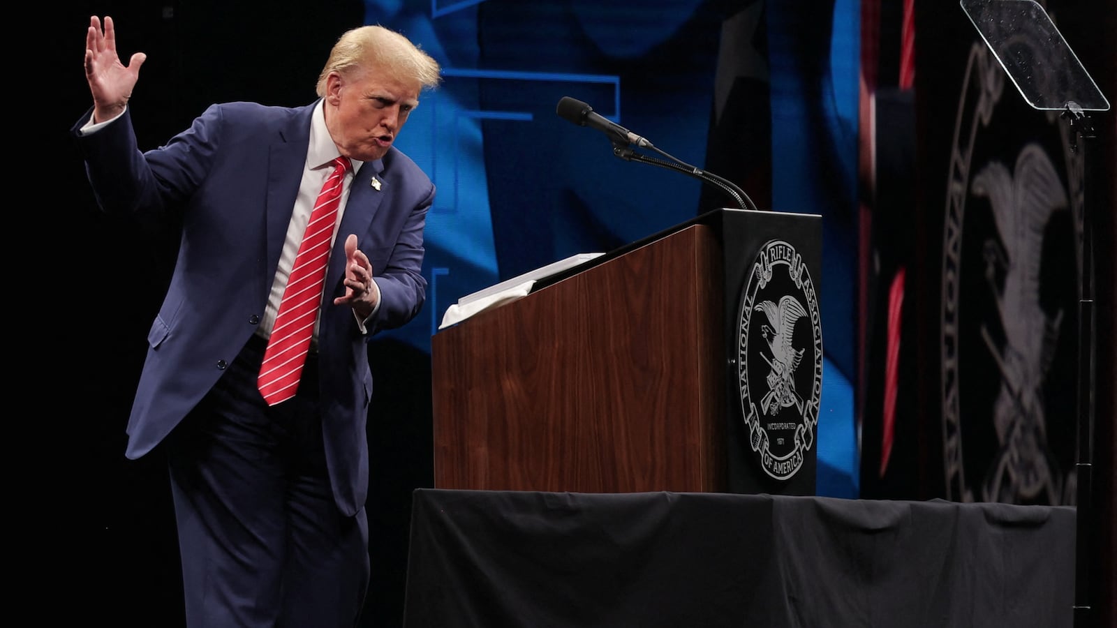 Donald Trump denies that he “froze” during a speech at the NRA convention, blaming the Biden campaign for the alleged misinterpretation of what happened.