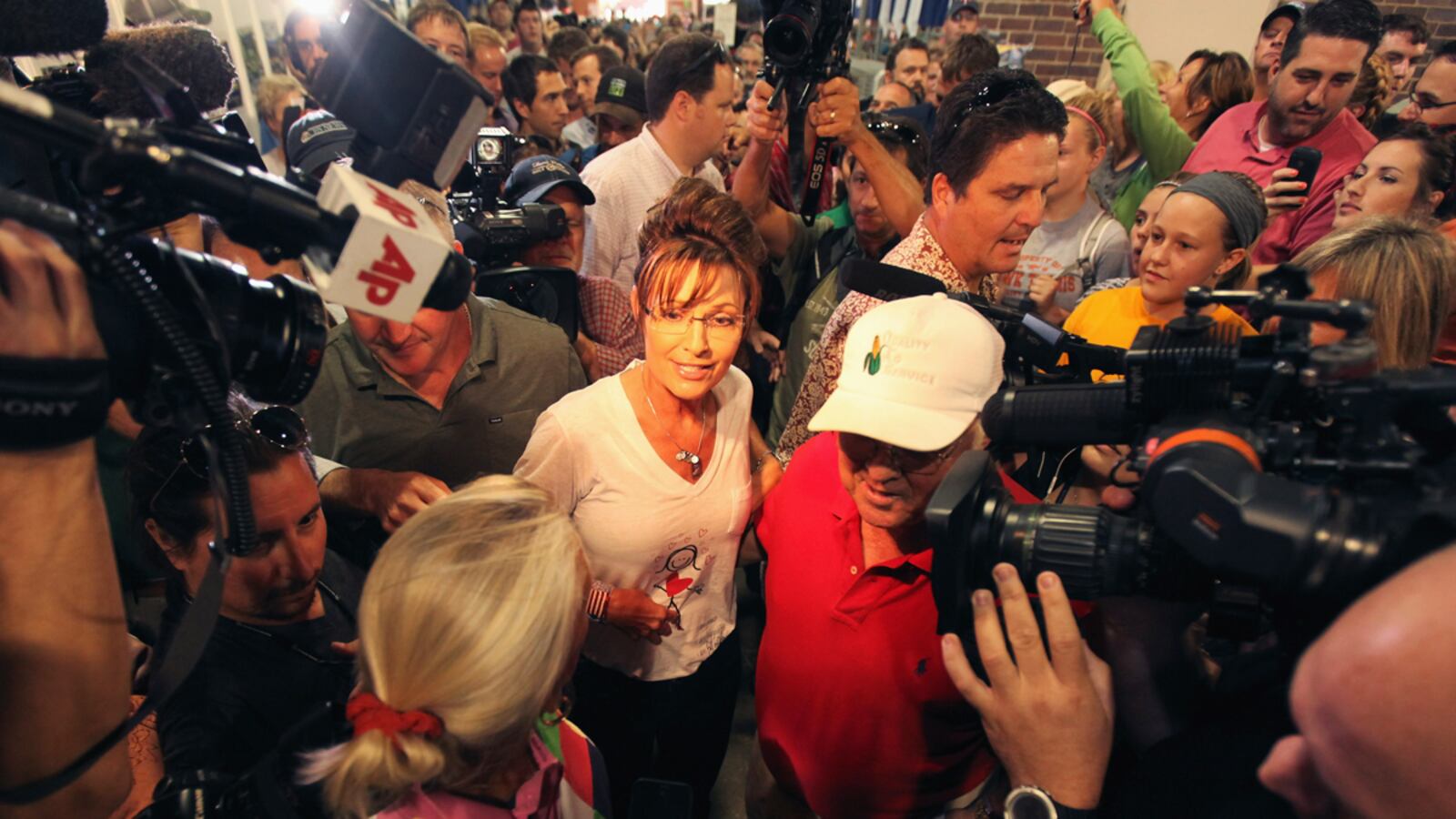 articles/2011/09/02/sarah-palin-may-endorse-rick-perry-why-she-could-be-a-2012-spoiler/palin-2012-avlon_l4vnkq