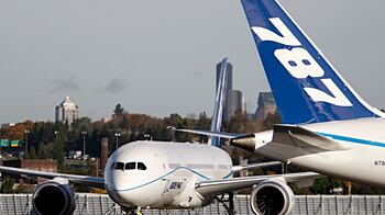 cheats/2010/11/10/boeing-flight-makes-emergency-landing/boeing-787_vhjsbv