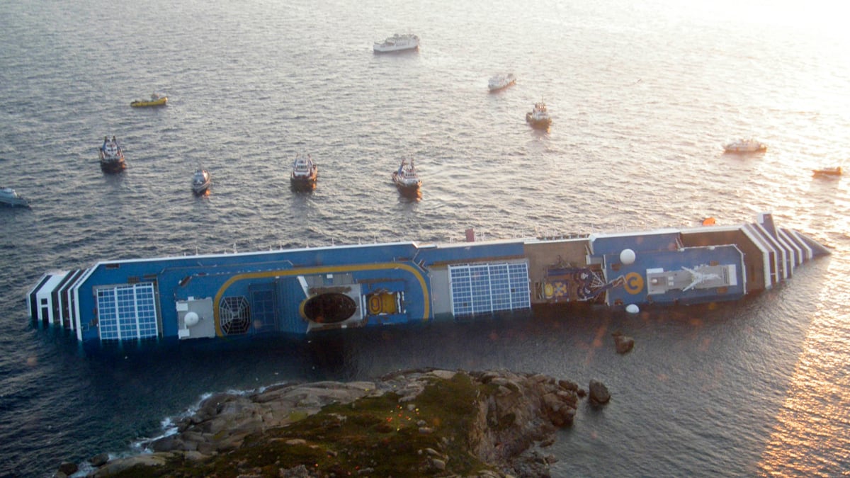 galleries/2012/01/15/costa-concordia-and-historys-worst-shipwrecks-photos/costa-concordia-wreck-gal-5_mtpipy