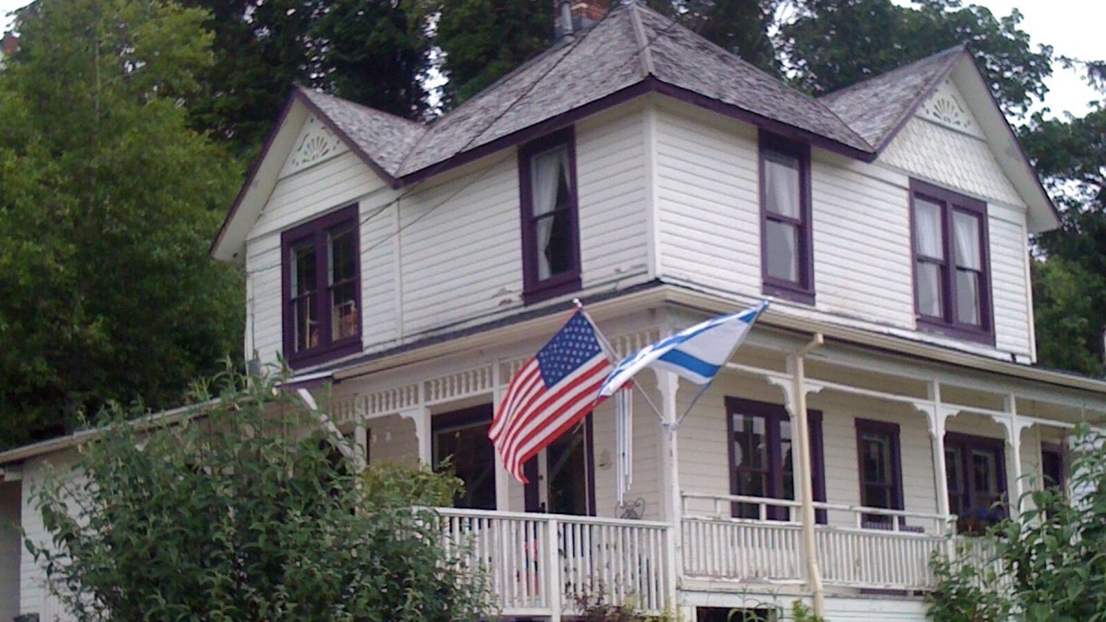 Goonies_house_2009-06-23_15_14_26_-0700__3655492228_iyii12