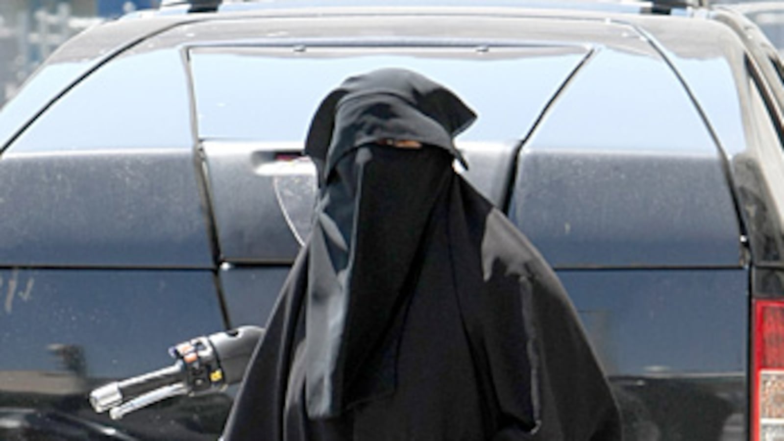 cheats/2010/01/14/sarkozy-ban-the-veil/burqa-ban-in-france_y89zbq