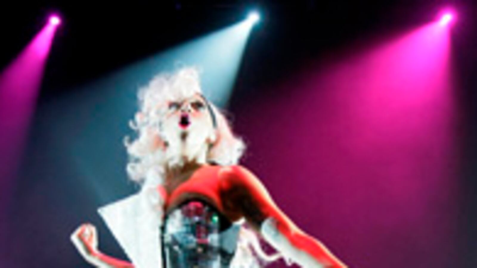 cheats/2009/10/21/lady-gagas-kanye-free-tour/lady-gaga_kld7m9