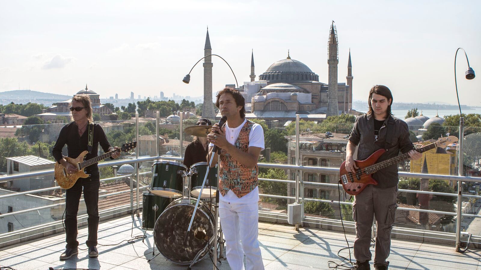 articles/2013/12/02/turkey-s-rock-and-roll-imam-under-investigation/131130-turkish-imam-rocker-seibert-tease_fxllek