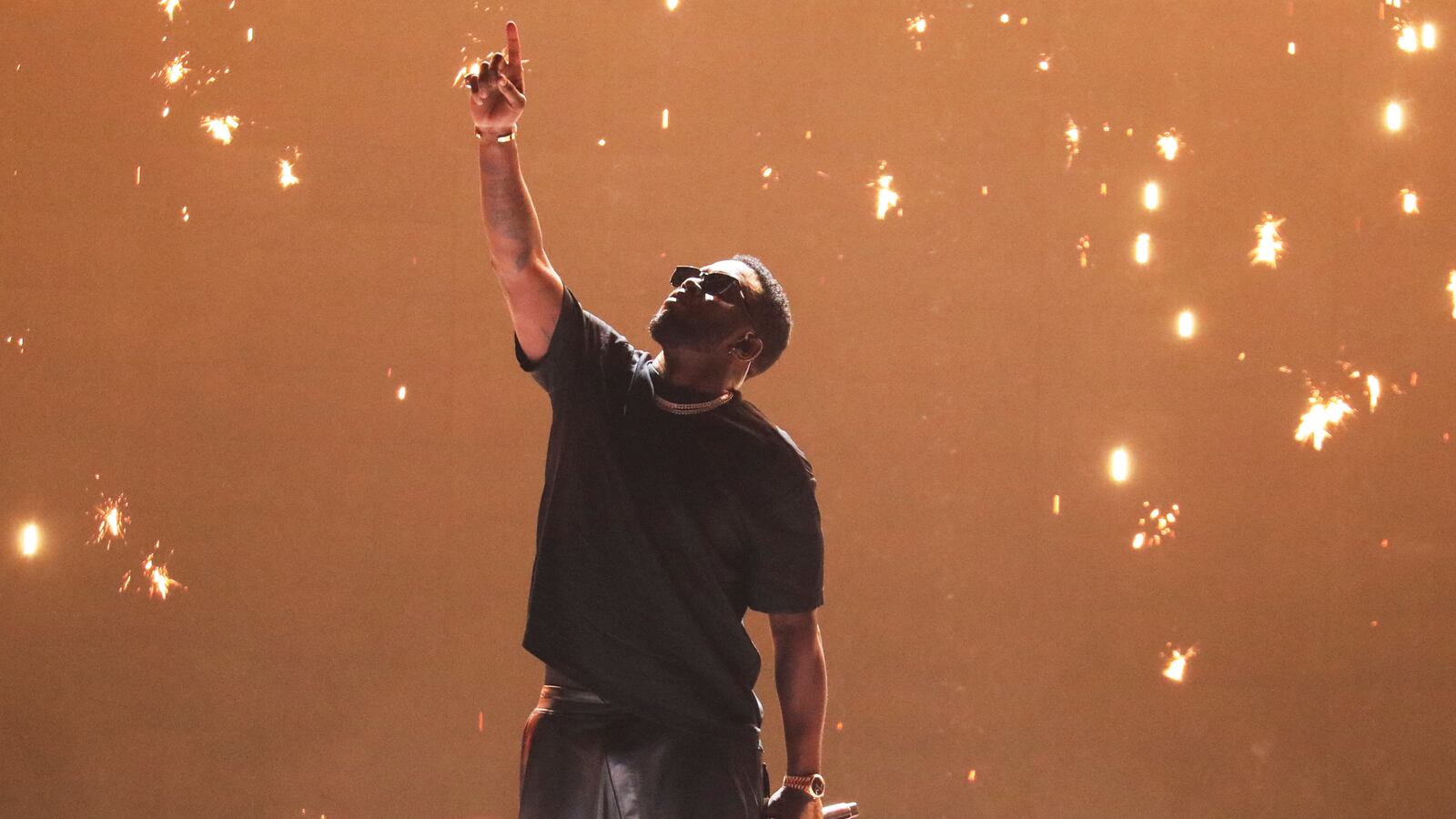 2022-06-27T052021Z_1694310906_RC230V9J0C6D_RTRMADP_3_AWARDS-BET_o5yadt