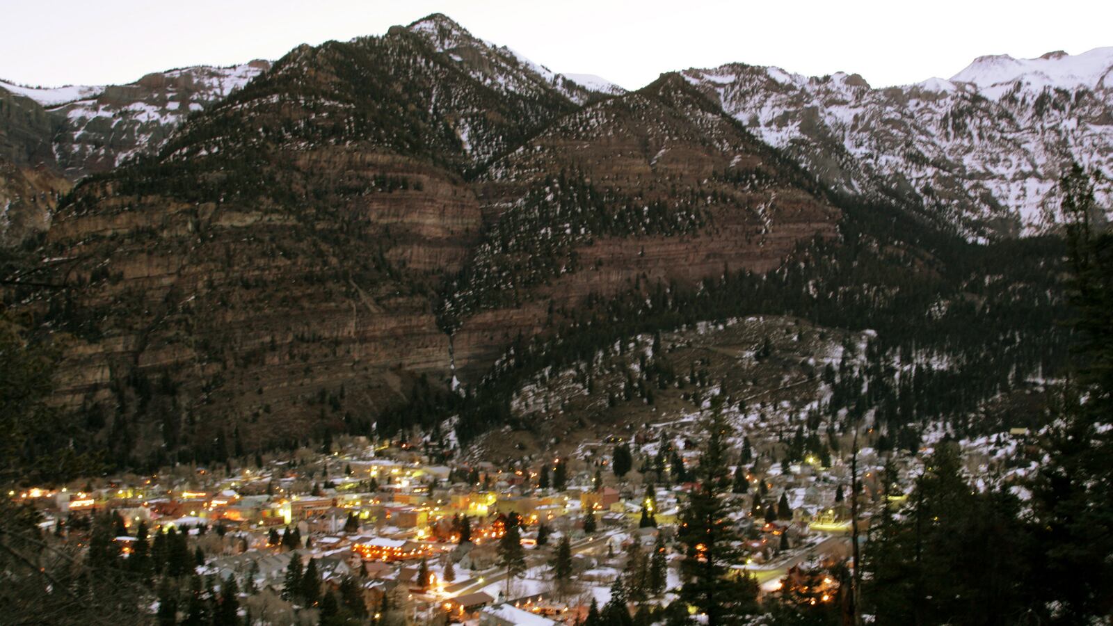 cheats/2013/11/17/mining-accident-kills-2-in-co/131117-colorado-mine-cheat_onuno5