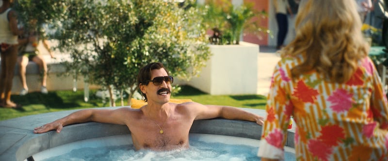 Matt Rogers and Kristin Wiig in Palm Royale