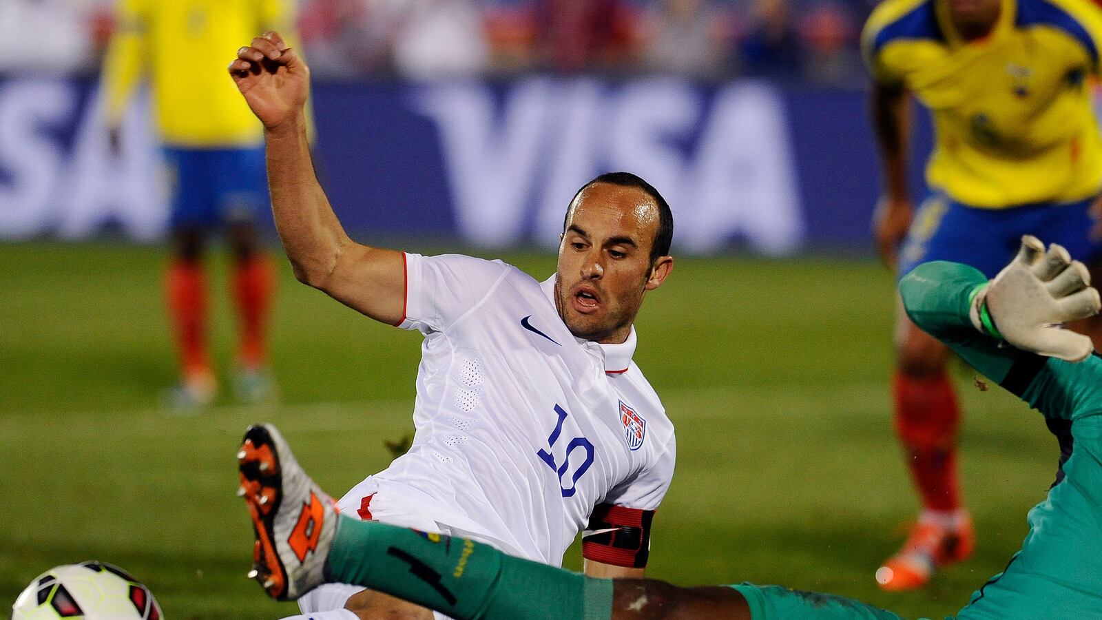 articles/2016/07/18/drinking-rules-landon-donovan-34/160713-rothbaum-donovan-tease_vbaxgd