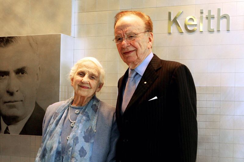 articles/2011/07/20/rupert-murdoch-scandal-his-mother-warned-of-invasion-of-privacy-risks/elizabeth-rupert-murdoch-lesser_xl2uda