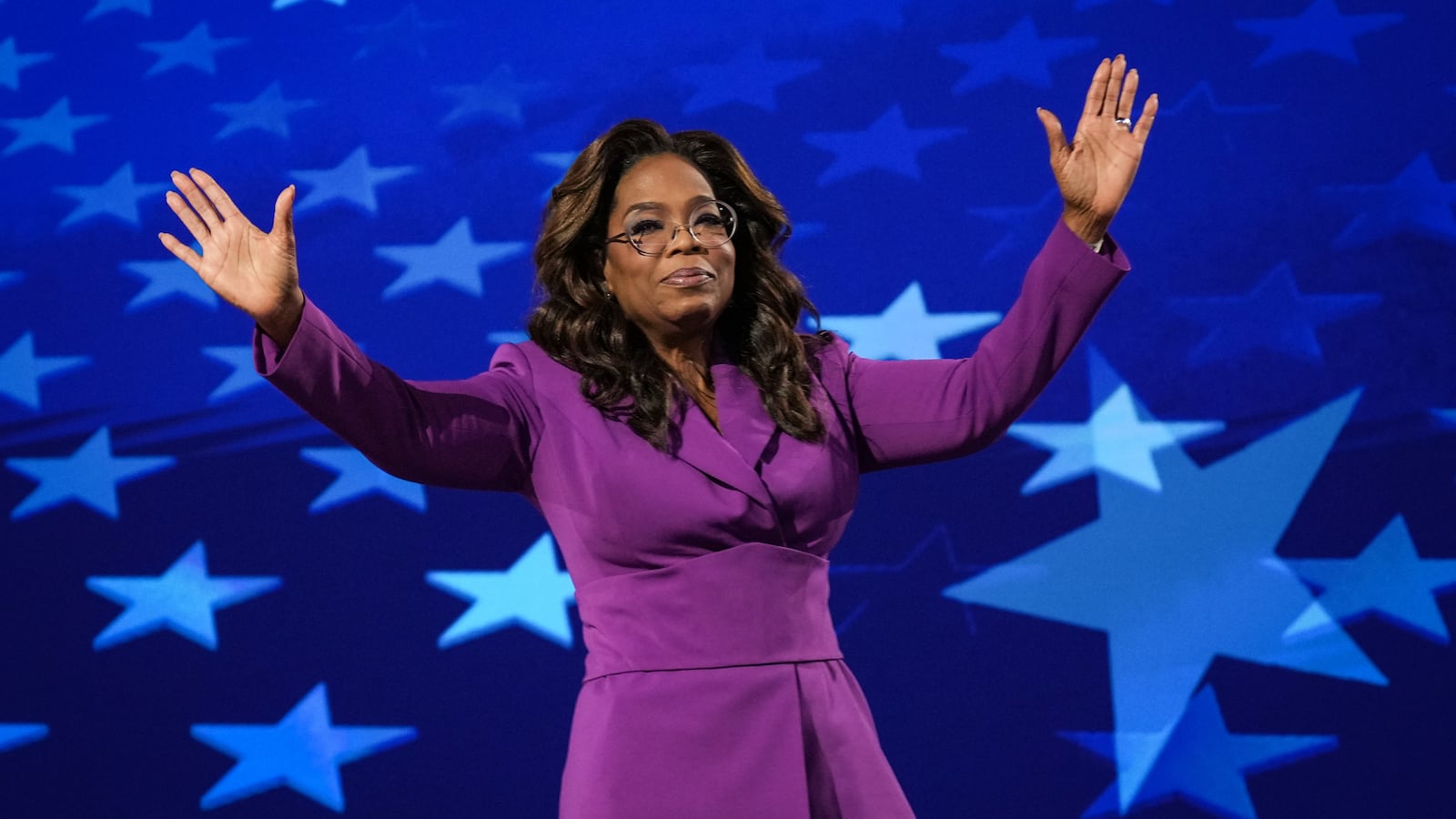 Oprah arrives on stage at the 2024 Democratic National Convention