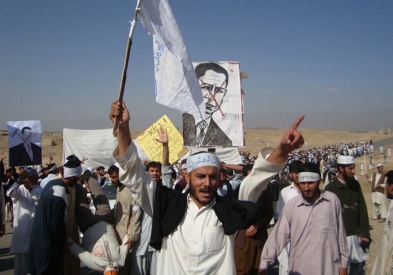 galleries/2010/07/14/everybody-hates-obama/obama-haters---muslims_phfluq