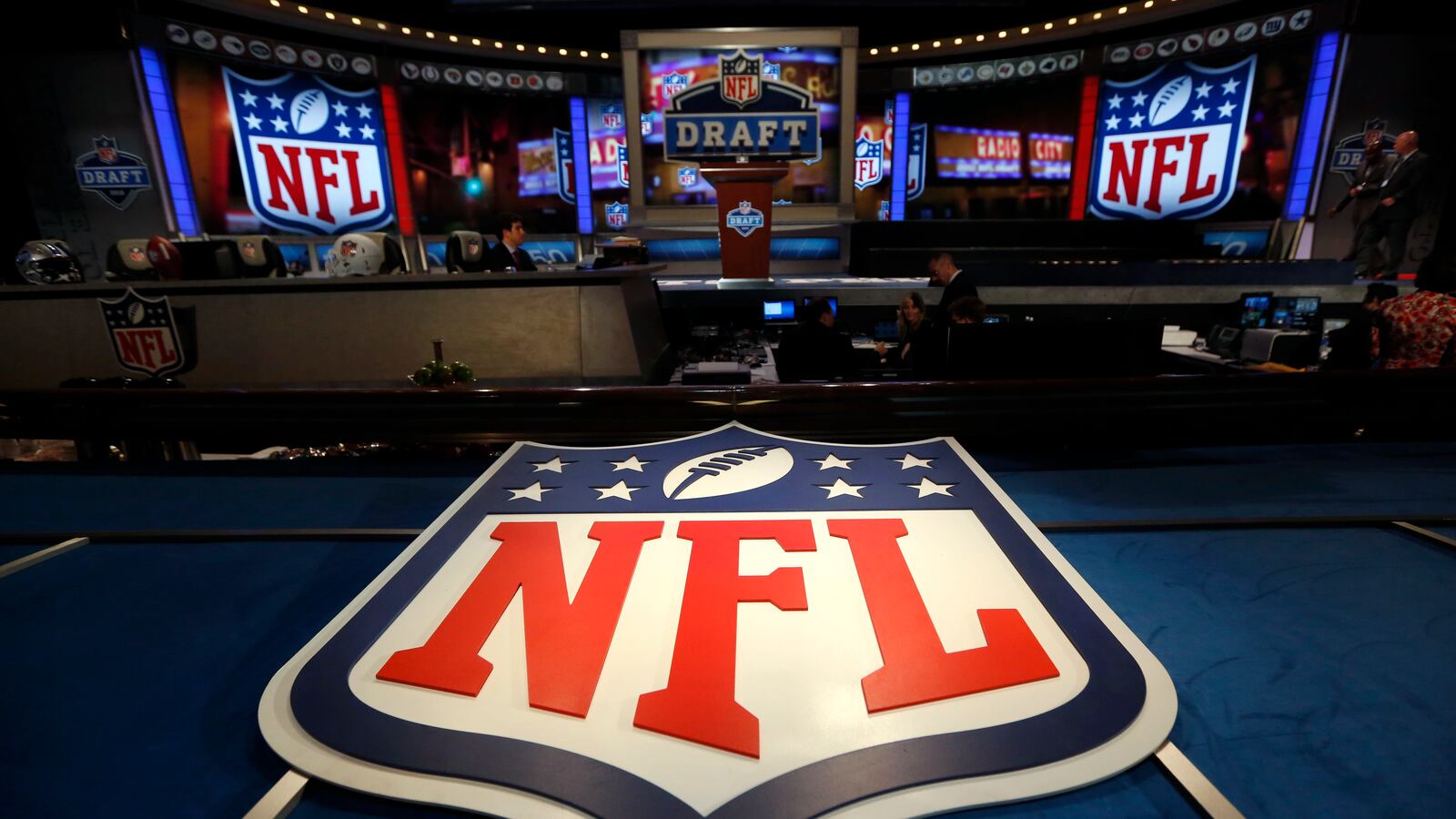 cheats/2017/03/10/court-documents-nfl-abuses-painkillers/170310-nfl-drugs_hjox4e