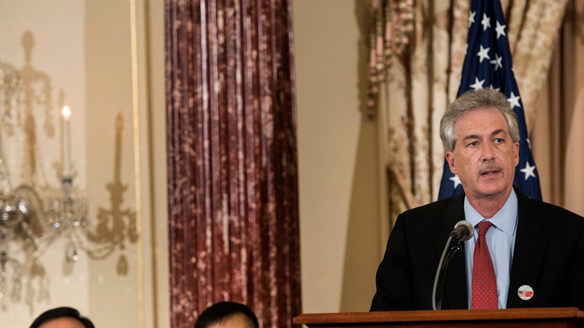 articles/2013/07/15/snowden-case-roils-major-u-s-china-dialogue/130715-bill-burns-yang-jiechi-box_kowbl4