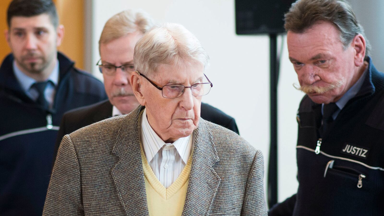 articles/2016/03/08/here-s-why-we-have-to-put-the-last-nazi-death-camp-guards-on-trial/160307-nagorski-nazi-tease_ii1ytc