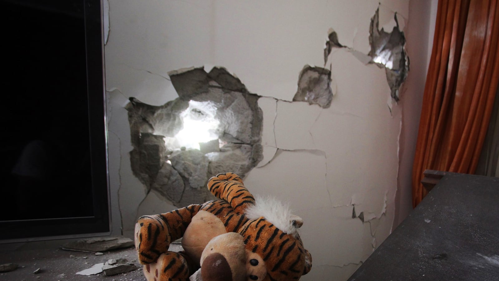 articles/2014/07/14/the-israeli-app-red-alert-saves-lives-but-it-just-might-drive-you-nuts/140714-hod-ashdod-tease_flcz2h