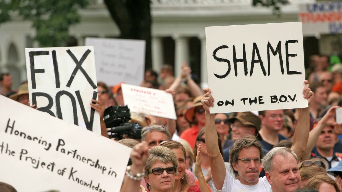 cheats/2012/06/26/uva-reinstates-ousted-president/virginia-president-cheat_yr3rao