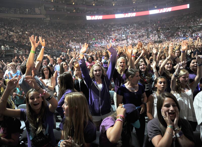 galleries/2010/09/09/bieber-fans/bieber-fans---4_iaztma