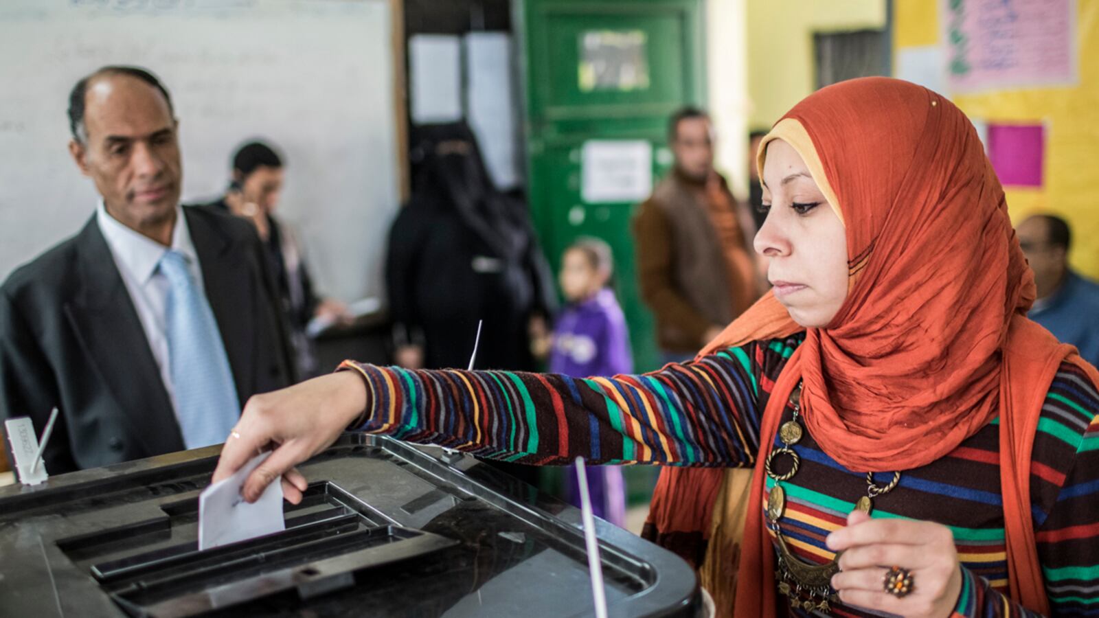 cheats/2012/12/23/egyptian-brotherhood-constitution-passed/giglio-egyptian-vote-tease_b9fpbq