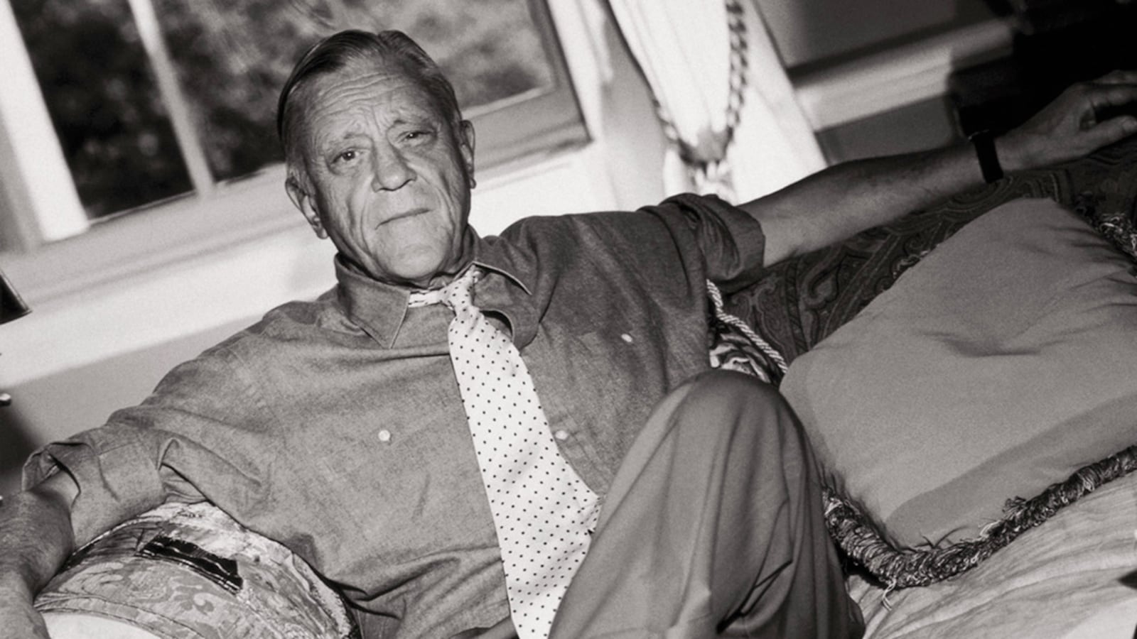 articles/2012/05/20/the-perils-of-biography-in-the-bradlee-himmelman-storm/ben-bradley-bio-controversy-tease_dwzo3s