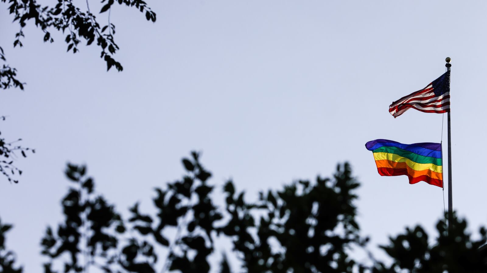 2019-06-23T000311Z_2031344900_RC131AA55900_RTRMADP_3_USA-LGBT-STONEWALL_wyasyo